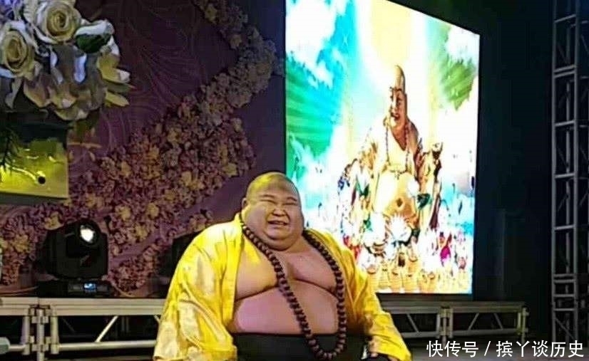 还记得那个像“弥勒佛”的网红吗,被富婆看上后,他现在怎么样了