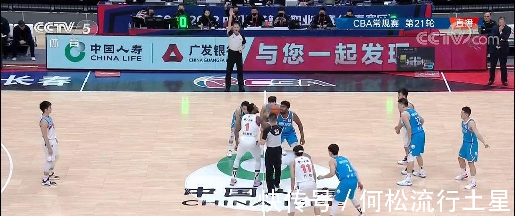 李原宇|张骋宇威尔斯发威,摩尔特里率队紧追,青岛男篮63-52新疆队
