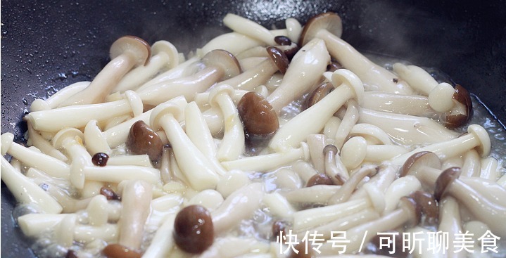 西兰花炒鲜菇|天热大鱼大肉易上火,这菜怎么吃也不腻,美白还减肥,比肉还抢手