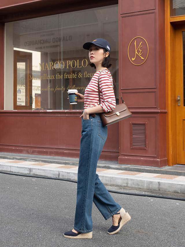 半身裙|今年秋天“条纹衫”又火了,搭配上牛仔裤或直筒西裤,高级又洋气