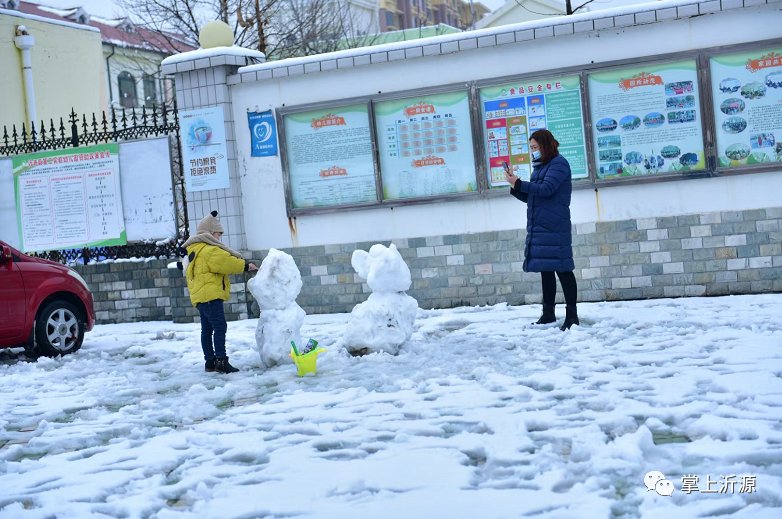 初雪来袭：你在朋友圈晒雪景，我在雪中守护你