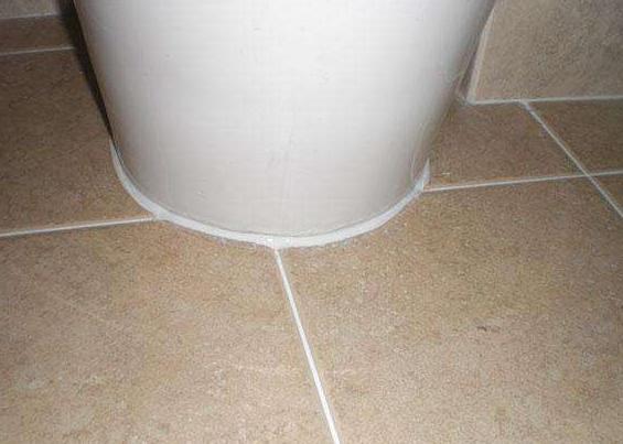 妙招|卫生间缝隙想不发黑有妙招,用这种材料代替,住几十年跟新的一样