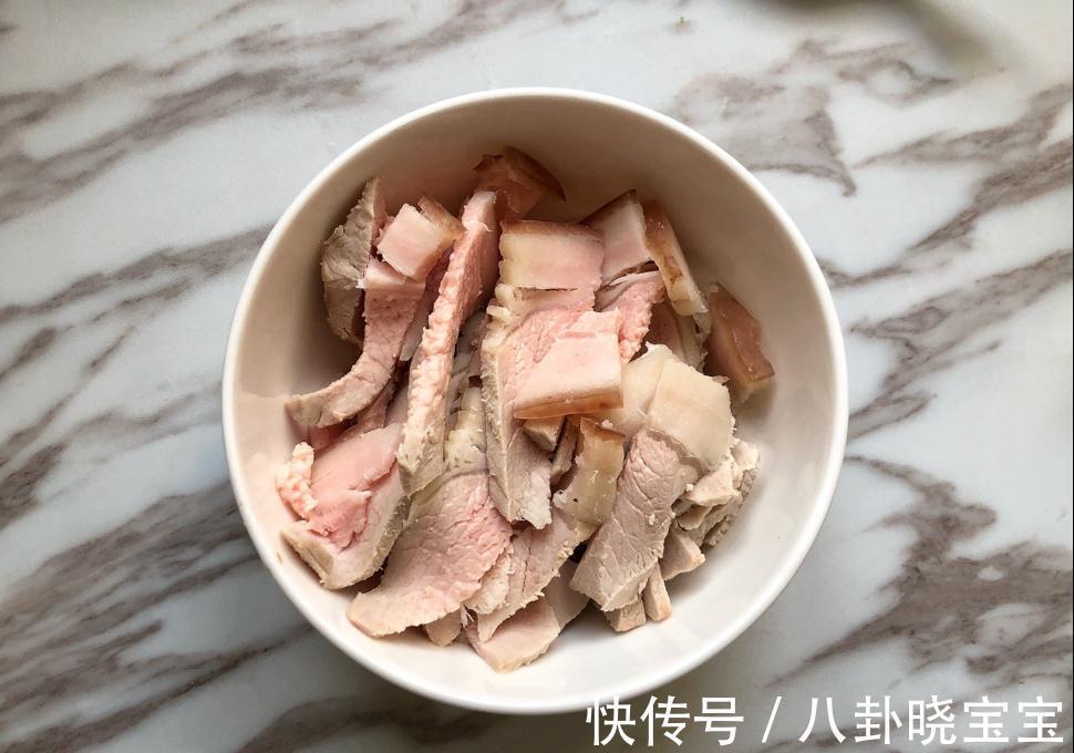 家常小炒肉，掌握这几个窍门，肉片焦香不油腻，香辣下饭