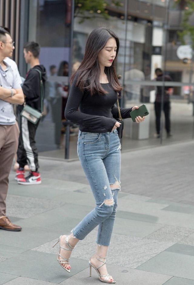 牛仔裤|穿洞牛仔裤圈粉, 夏季穿搭就选它, 让您轻松展现时尚个性之美