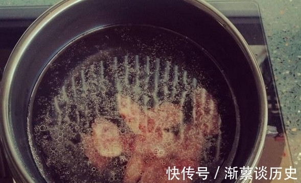 桃园三结义|什么?在家也可以做出麻辣鲜香的网红酸辣粉,赶紧学习起来!