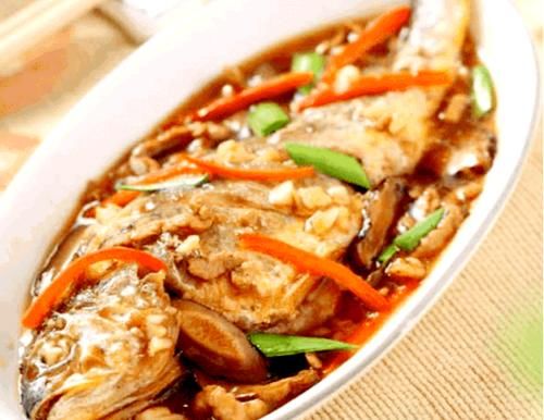 魚的三種烹飪方法:鍋熠、紅悶、紅燒如何烹飪?菜品艷麗滑嫩鮮美,寶媽、家庭主婦趕快試試吧