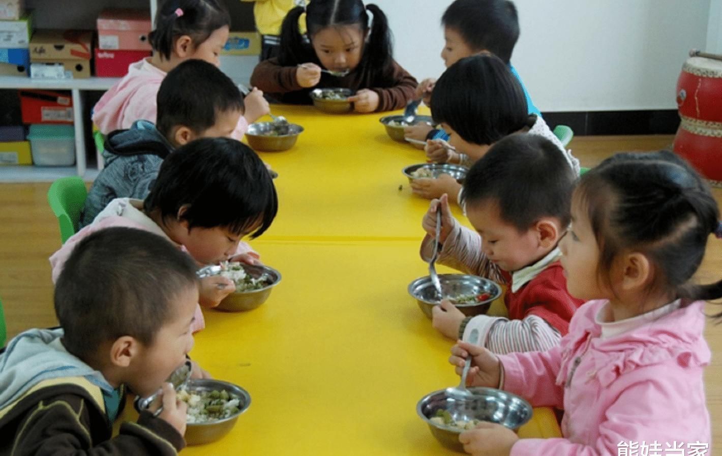 可可|挑食女儿上幼儿园后饭量大增,辞职老师发来照片,宝妈气到发抖