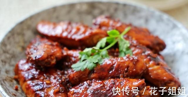 特别好吃的鸡翅做法，做法简单，香味更浓郁，让你越吃越香！