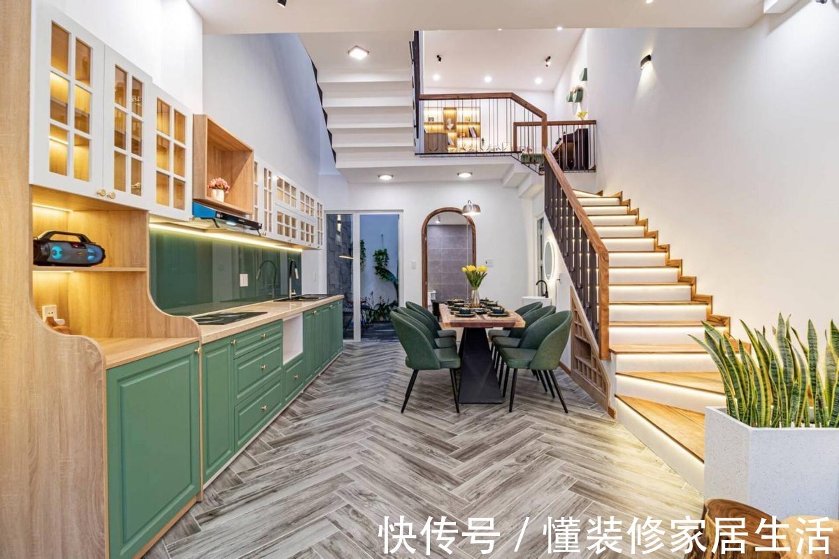 别墅|220㎡两层别墅,上有露台花园下有入户庭院,无复杂装修无比惬意