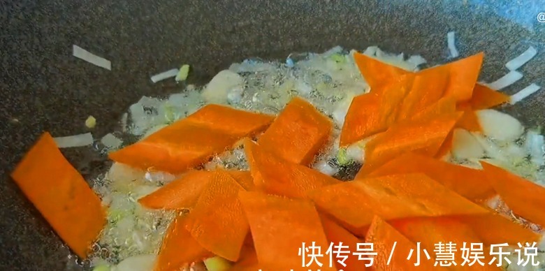 炒西兰花，最忌直接炒和焯水了，教你3招，脆嫩入味，营养不流失