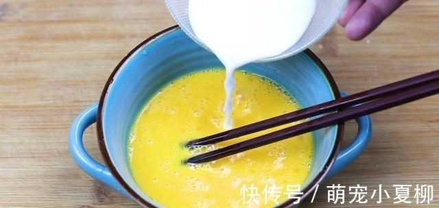 口感|快过年了,教你一种蛋卷的做法,只需简单几步,口感鲜香味道好