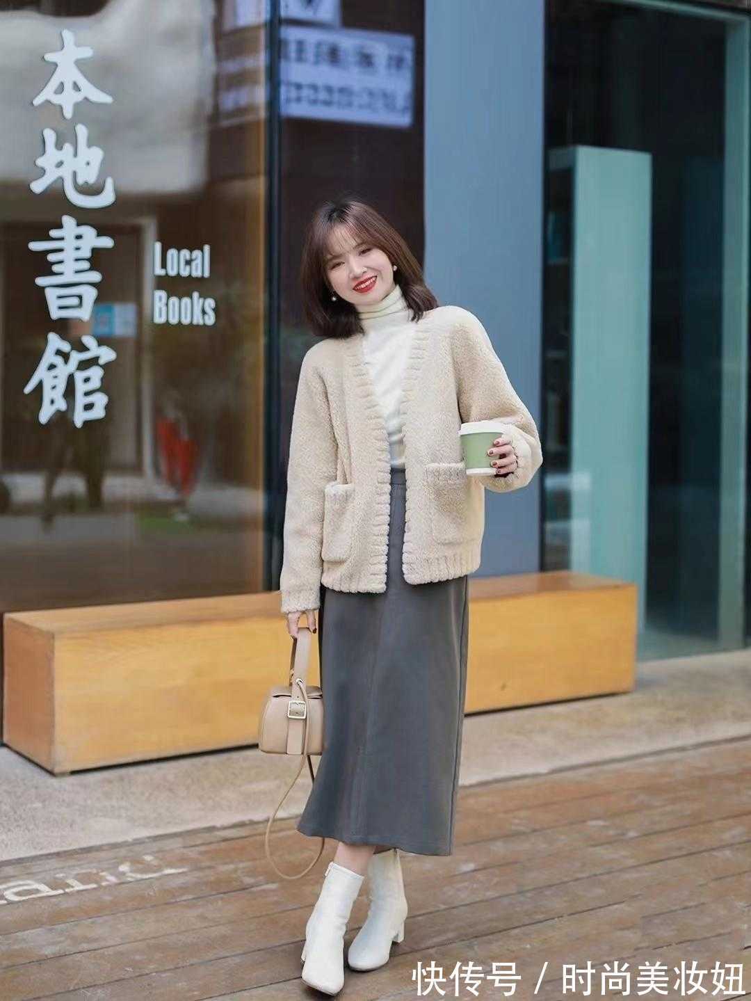 女生们|160的小个子,建议多穿“短外套+半身裙”,显高又提升气质