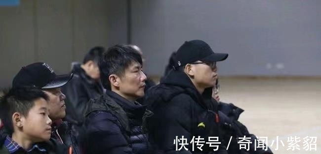 同齡人|該換教練了？黃海誠被質(zhì)疑能力不足，連續(xù)輸陳夢，孫穎莎處境危險