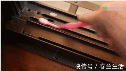 清洁|旧牙刷别扔了!放打火机上烤一烤,变“全能”小助手,全家用得上