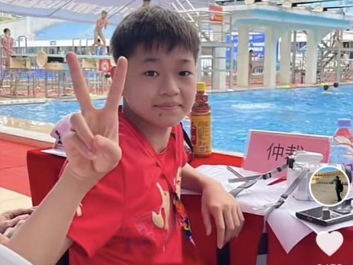 真干饭人！全红婵三姐弟团聚，红姐走路风风火火，大口吃肉太欢乐