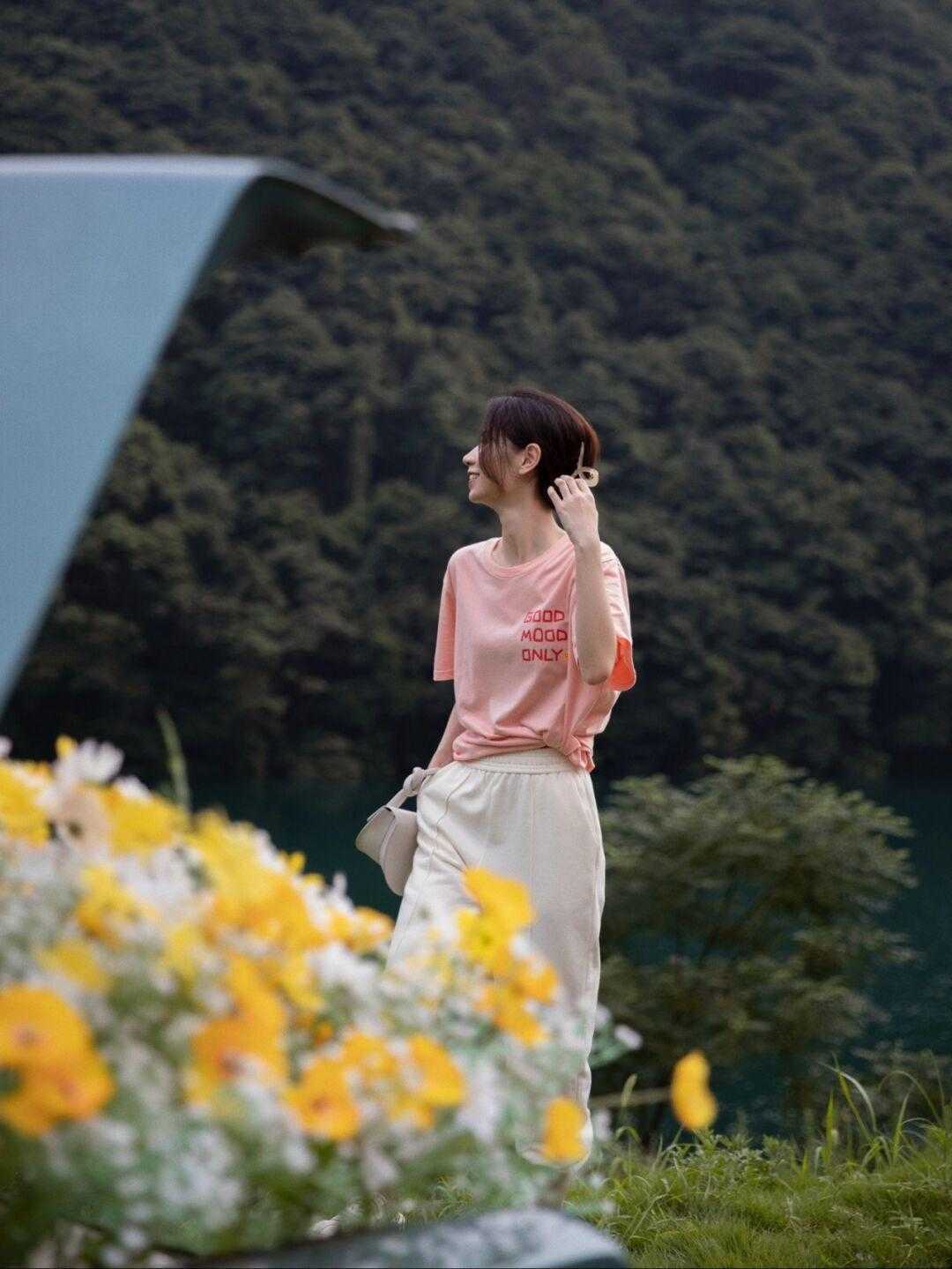 T恤|人人都有纯T恤,为何你穿这么土?秋天这样穿更时髦,主要是气质