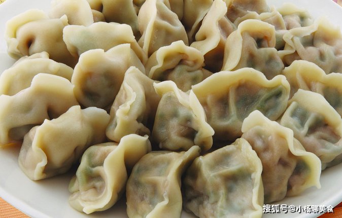 沸水|煮饺子时，沸水不能直接下锅，多加一步，饺子好吃不破皮