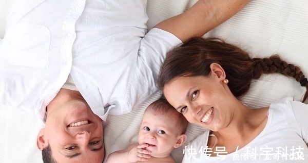 父母|父亲不给抚养费,却在孩子成年后要赡养费,孩子的做法让父亲跳脚