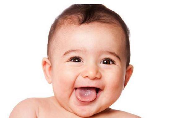 舌头|宝宝吐舌头,看起来可爱,可能却有这3个身体问题!宝妈要当心