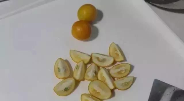 咳嗽最怕吃这果,加一把冰糖,三天两头吃一点,助你整冬不咳嗽!