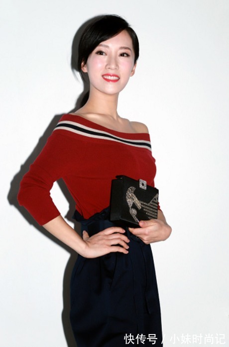 穿搭|“阔太”李念真会穿,针织衫配阔腿裤,“上紧下松”显高又显气质