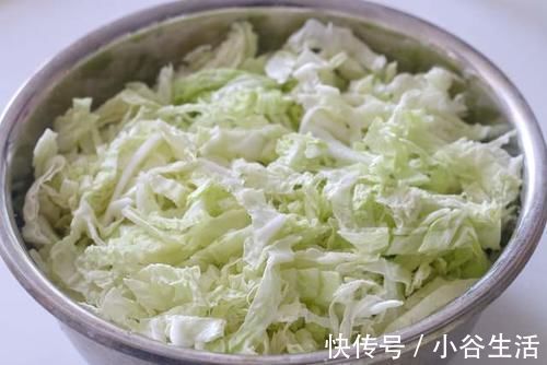 腌制|想吃东北酸菜,现在腌制也不晚,教你简单做法,想失败也不容易