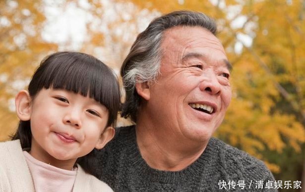 孙子亲还是外孙亲，2个老人说出答案，值得思考