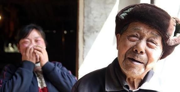 长寿|不论男女，手脚若没3种变化，那恭喜了！长寿或许在向你招手