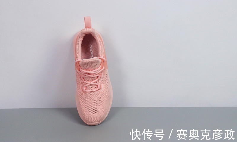 老妈 我用买冰皮月饼的钱,给老妈换了一双咕咚5K跑鞋