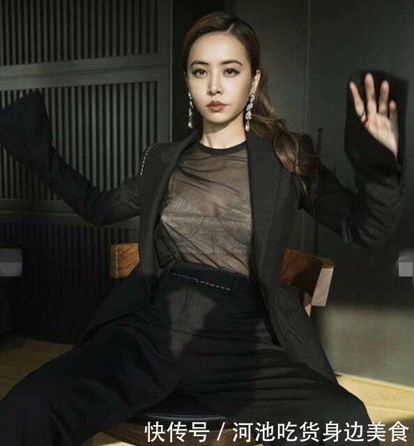 蔡依上半身穿的真前卫,也就你敢了