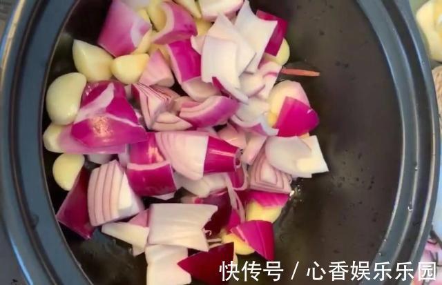 手把手教你自制砂锅鱼，鱼肉鲜香无腥味，30分钟就出锅