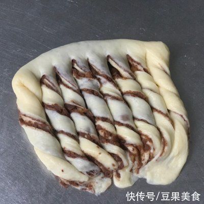 告诉你3个诀窍,在家也能做出豆沙面包卷卷
