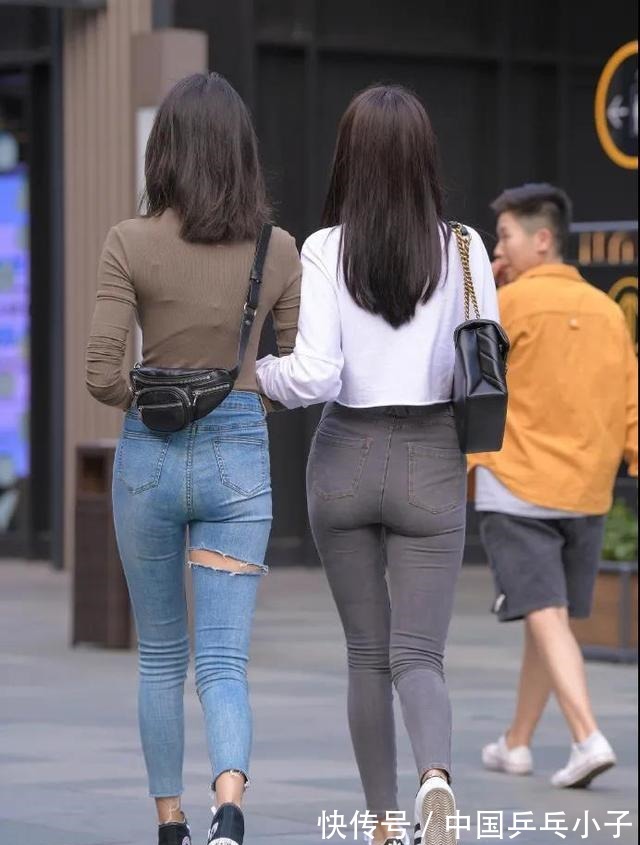 小姐姐 闺蜜出行牛仔裤穿搭，感受牛仔裤带来的简洁美，清新大方又时尚