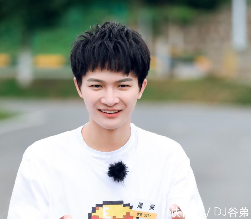 归来|《office》心动归来,何炅撒贝宁强强联手,两个歌手均为搞笑担当