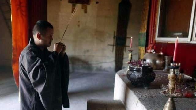  古庙|看破红尘？80后小伙独居古庙6年，靠香火钱生活，最穷一月40元