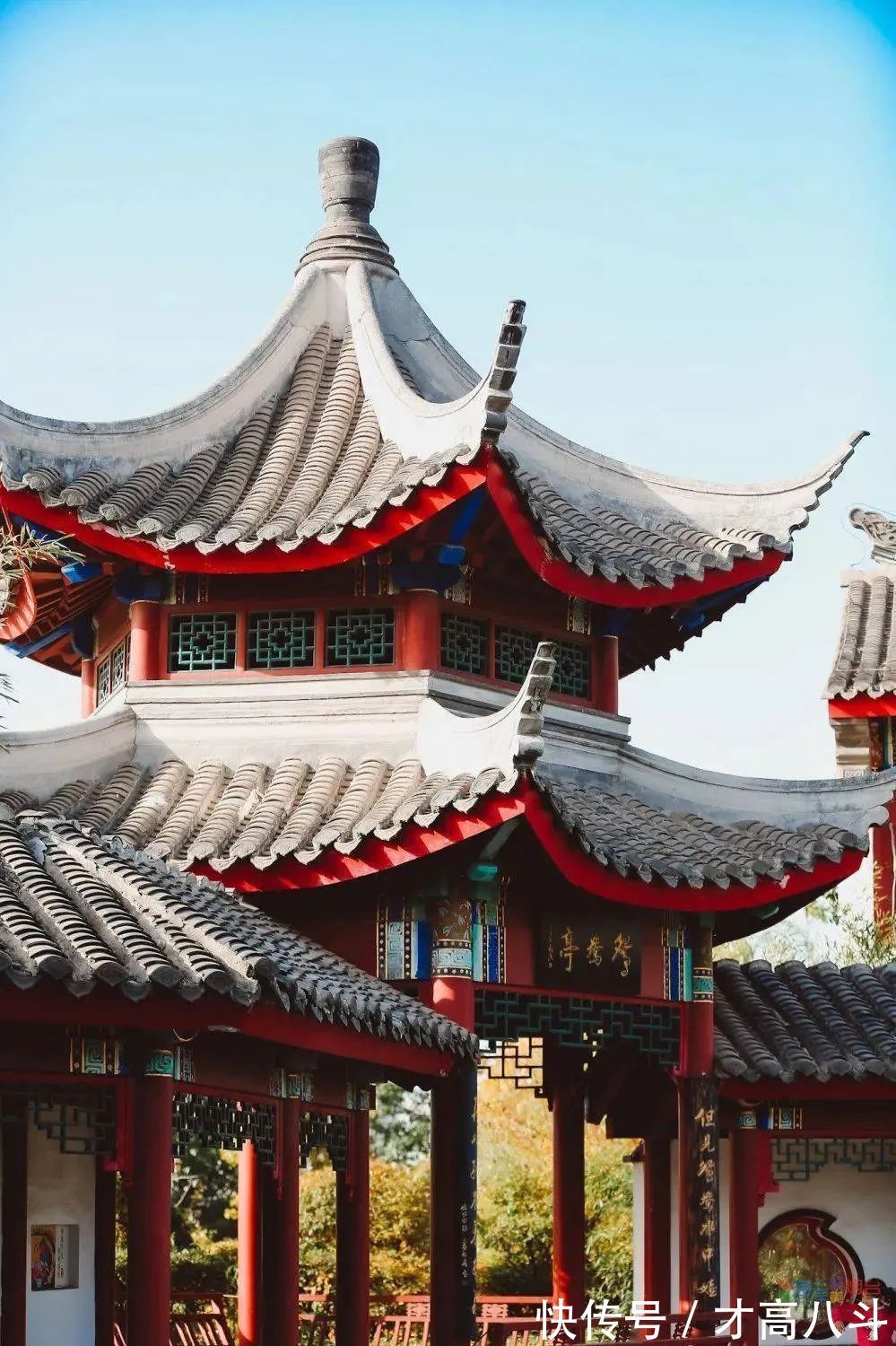 李白!他的作品被誉为“诗中圣哲”,为诸葛亮写的一首诗,其后14字成了千古名句。