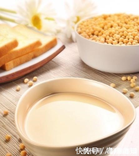 “豆浆”经常推荐大家饮用,那在家制作豆浆时需要注意什么