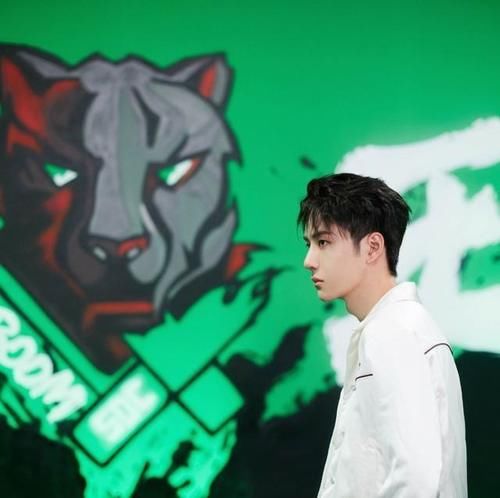 福尔摩斯|王一博:变身福尔摩斯“博”?精准的对舞蹈切分,对编舞师定位