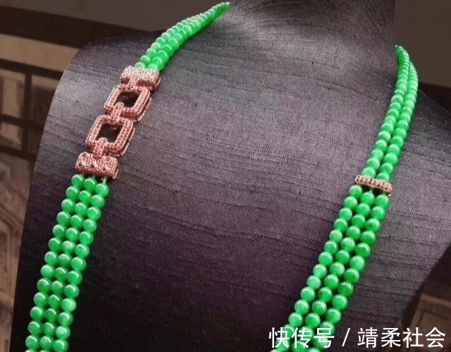 翡翠$梁女士戴着刚买的手镯去蒸桑拿,第二天就后悔了!