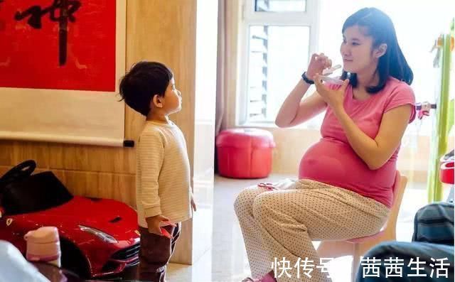 好好学习|父母一走,奶奶撒手,有多少家庭正在经历老人“假带娃”