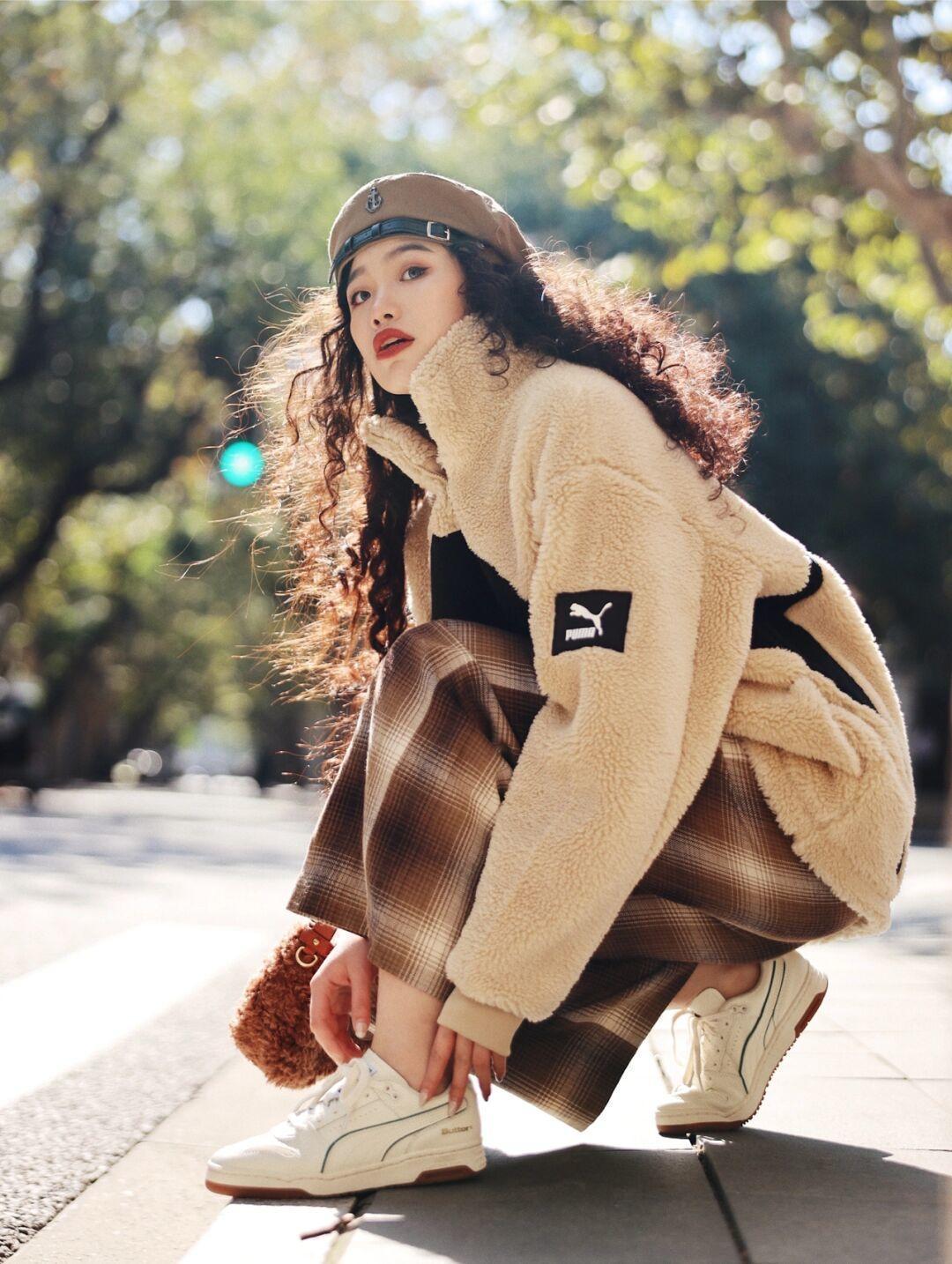 贝雷帽|“羊羔绒外套”怎么穿出高级感?秋冬学这4套穿搭技巧,高级时髦