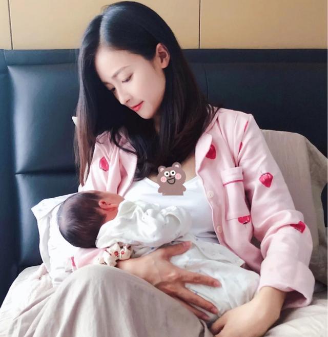 新生儿|巴西“臭脸女婴”火了,眼神中充满“杀气”,网友:这娃有起床气