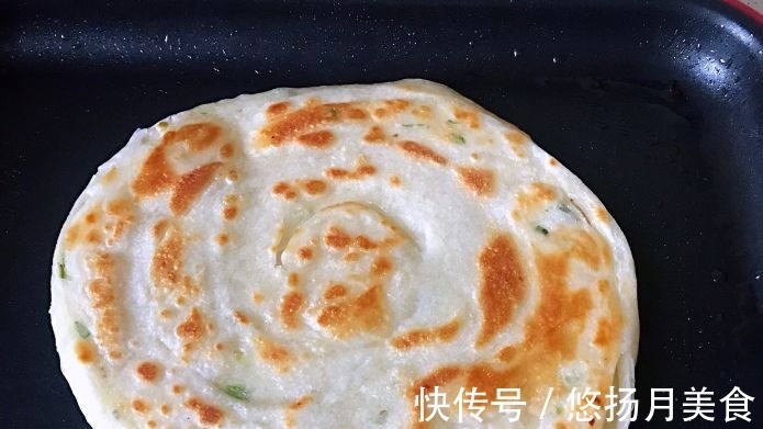 外婆做好吃的油饼,柔软有嚼劲,鼓大泡层次多!