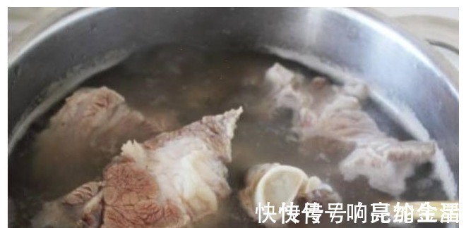 香料|想要羊肉煮得好吃,要按照这种“方式”,羊肉又烂又香!