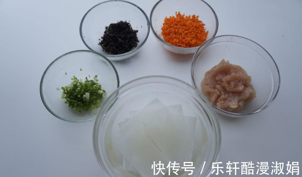 鸡肉|白萝卜鸡肉卷的家常做法，鲜香味美，好吃到根本停不下来