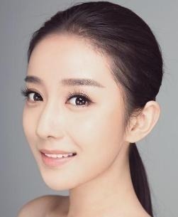 她是非誠勿擾最美女觀眾,卻因為鏡頭不經(jīng)意一掃,進(jìn)入了演藝圈