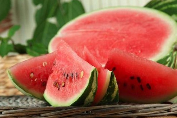 水果|女人“月经”期间,3种水果要少吃,很多人进医院还不知原因