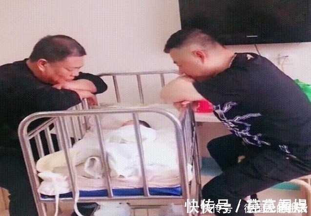 出生|家里“独苗”刚出生,爷爷外公凝视半小时不动,网友:以为是照片