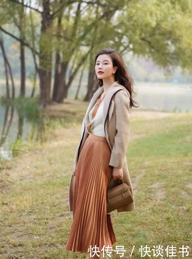 上装|初冬建议多穿裙装!无论搭配什么上装都显气质,和冬天很配