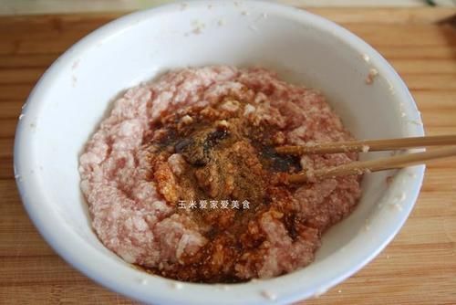  松软|生煎包在家做，底部金黄酥脆，内里松软鲜香，详细做法一看就会